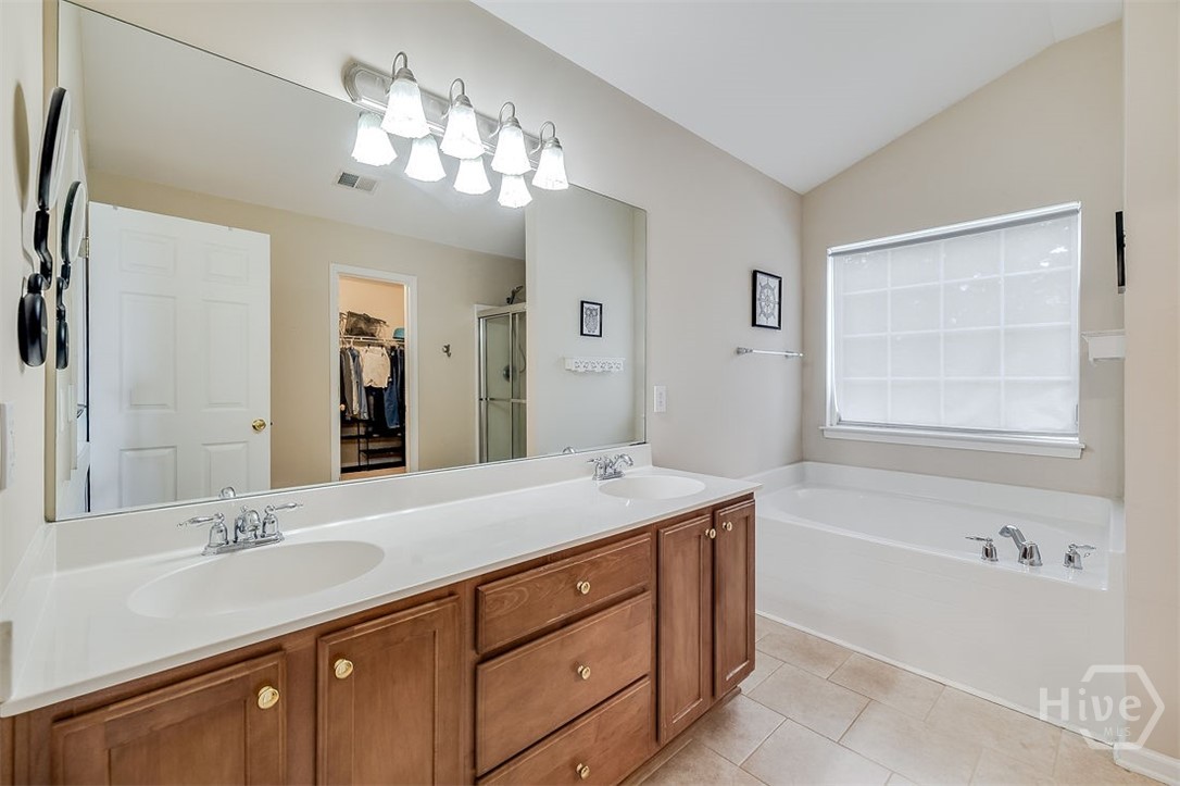 103 Cobblers Court Property Photo 28