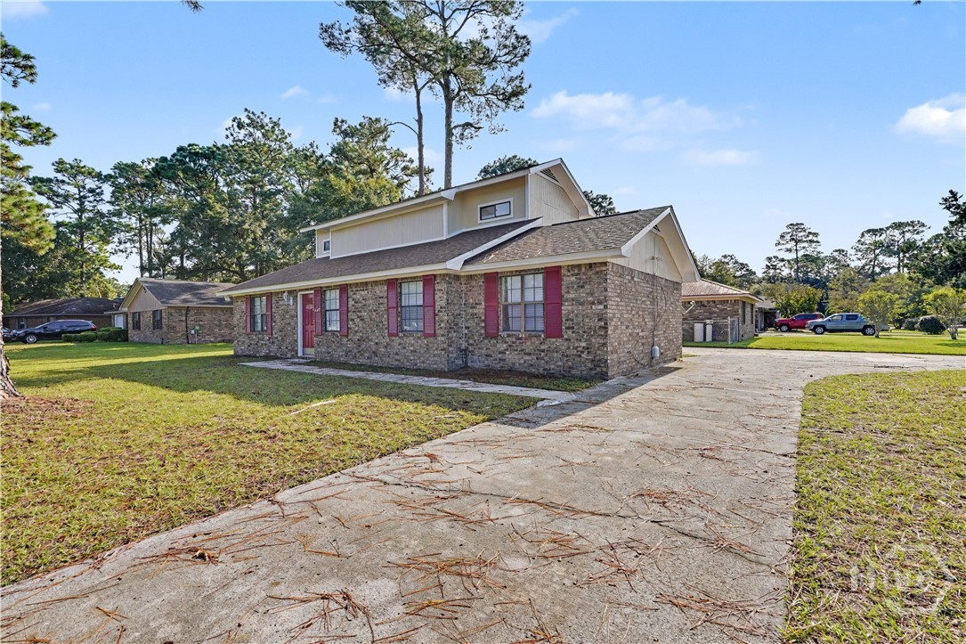 607 Slade Street Property Photo 3