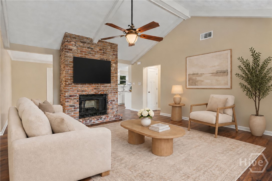 210 Treasure Loop Property Photo 4
