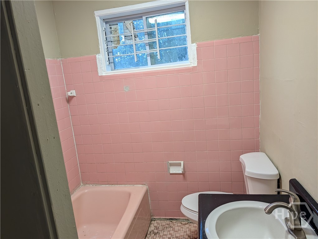 1000 Googe Street Property Photo 8