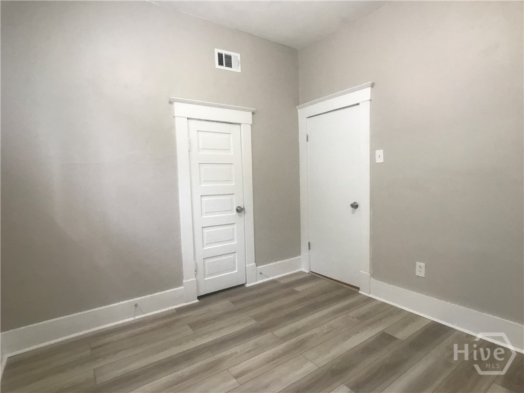 1122 E 37th Street Property Photo 2