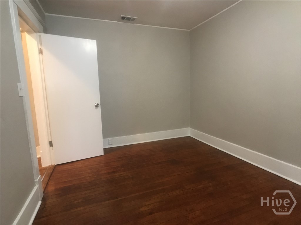 1122 E 37th Street Property Photo 4