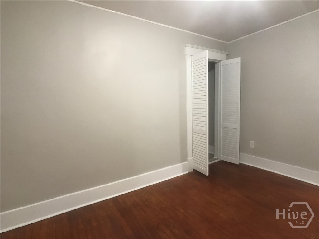 1122 E 37th Street Property Photo 9