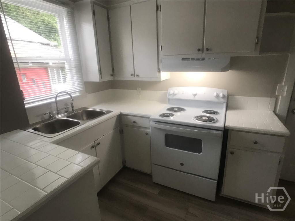 1122 E 37th Street Property Photo 10