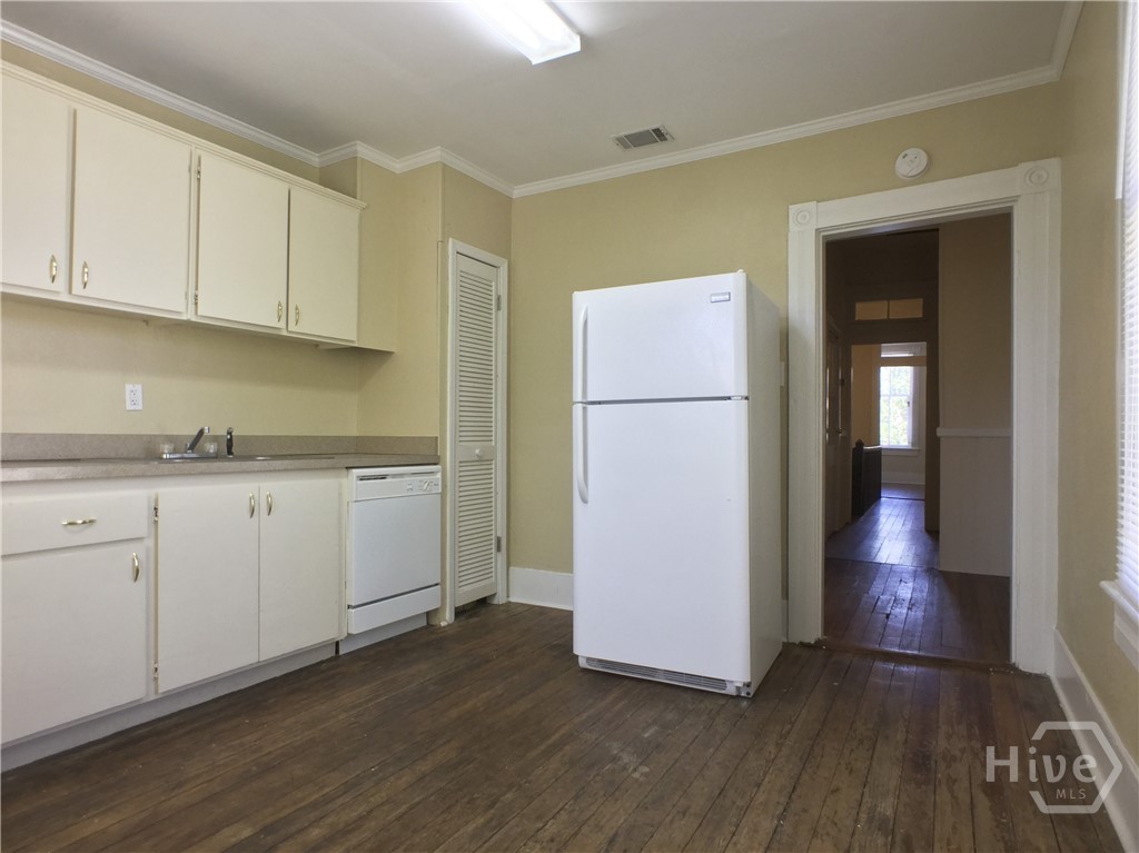 407 E Park Avenue A Property Photo 8