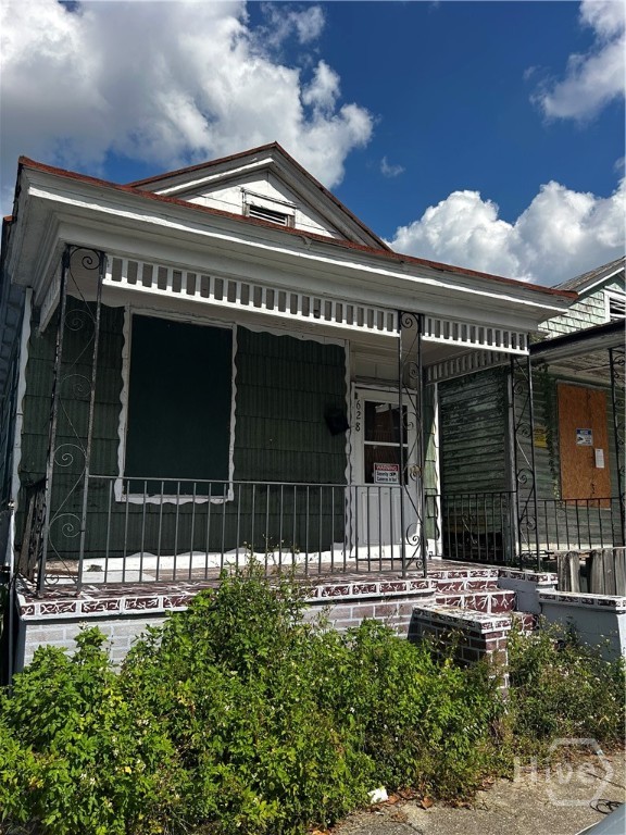 628 W 42nd Street Property Photo 1