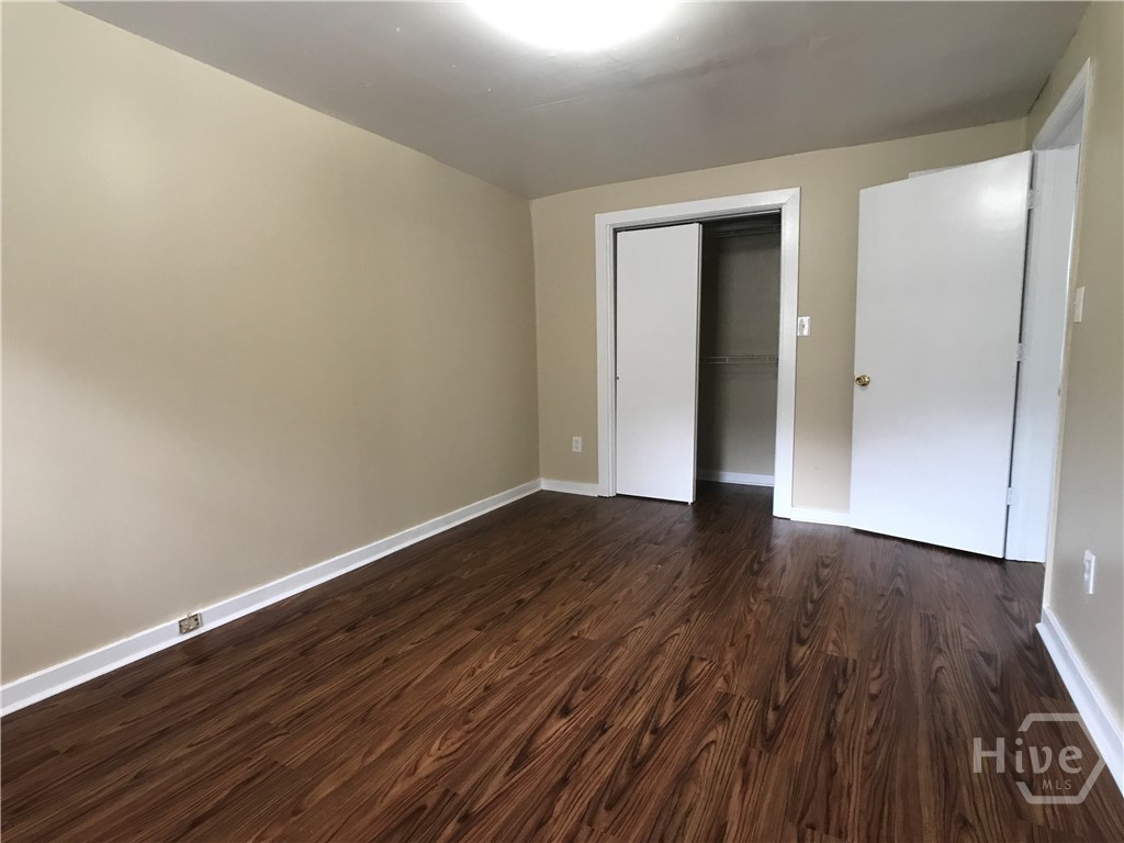 1122 1/2 E 37th Property Photo 3