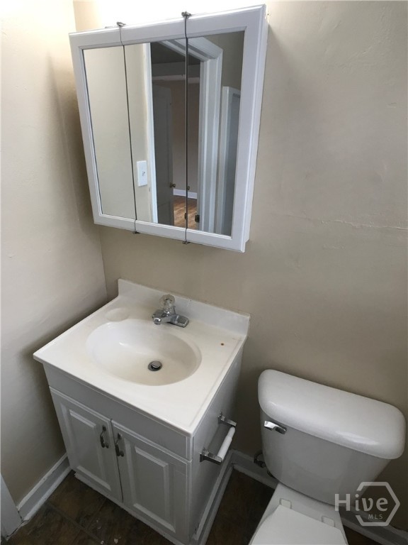 1122 1/2 E 37th Property Photo 5