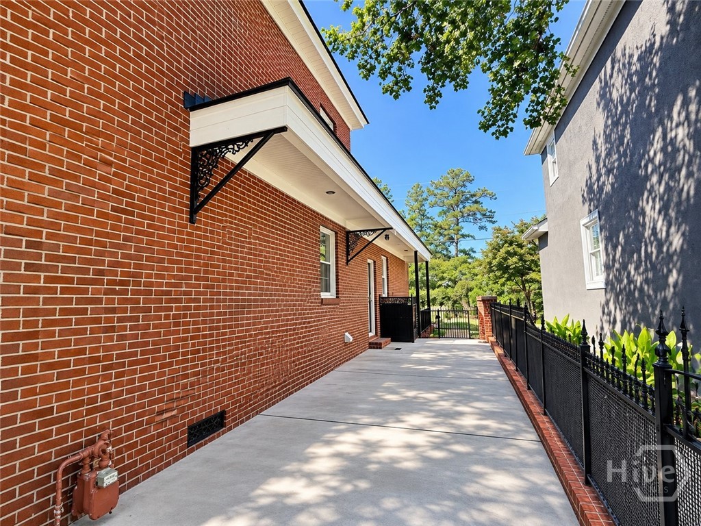 6 Conifer Square Property Photo 4