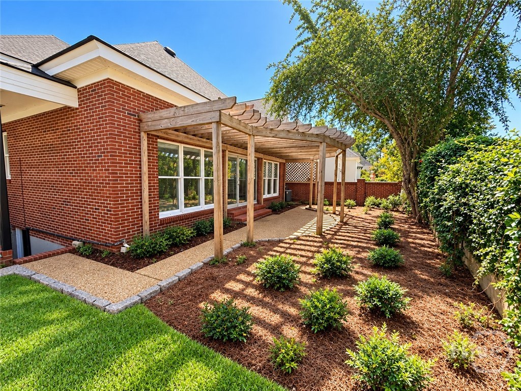 6 Conifer Square Property Photo 7