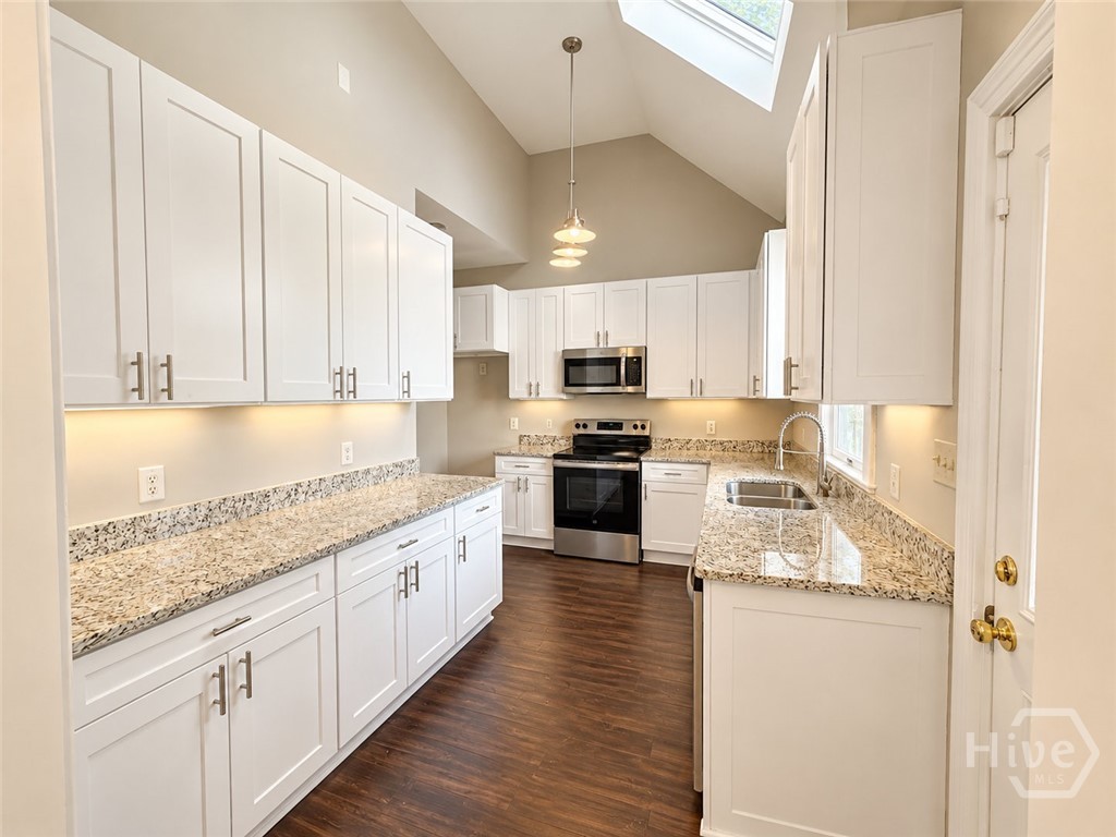 6 Conifer Square Property Photo 15