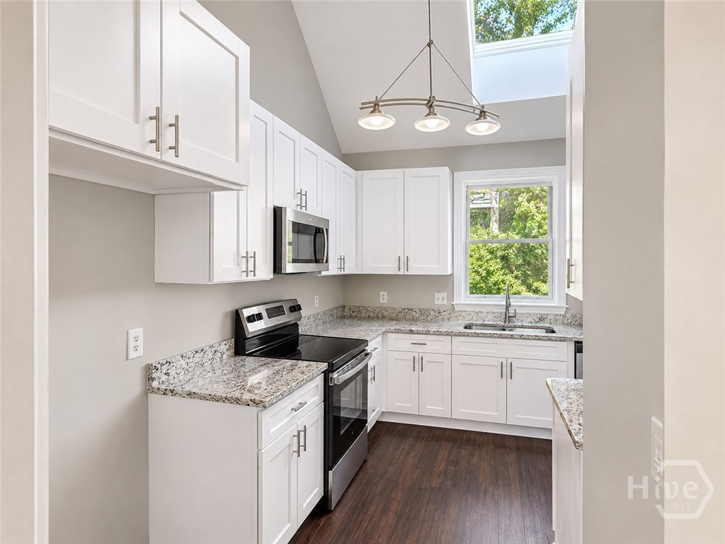6 Conifer Square Property Photo 19