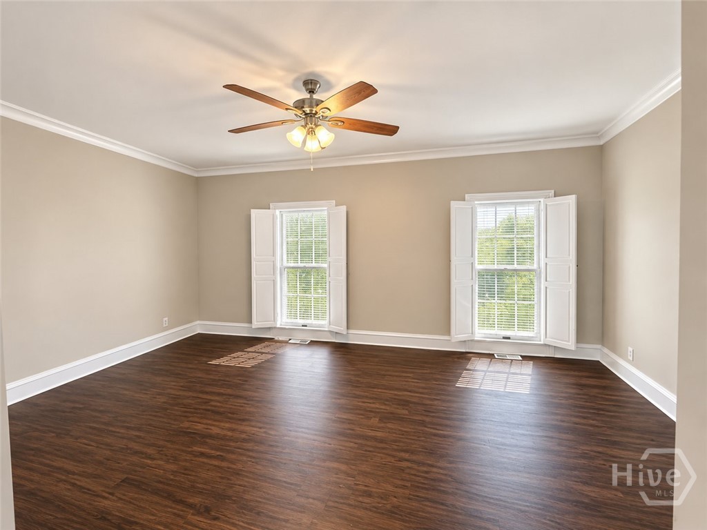 6 Conifer Square Property Photo 25