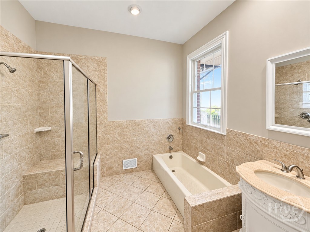 6 Conifer Square Property Photo 27