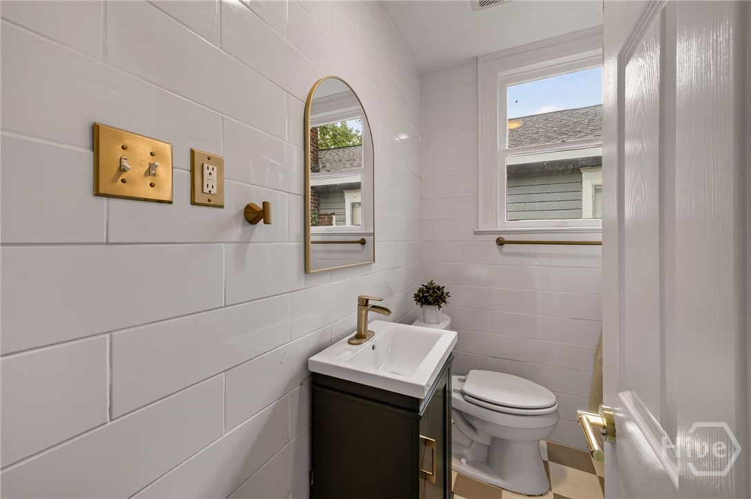 666 E 32nd Street Property Photo 25