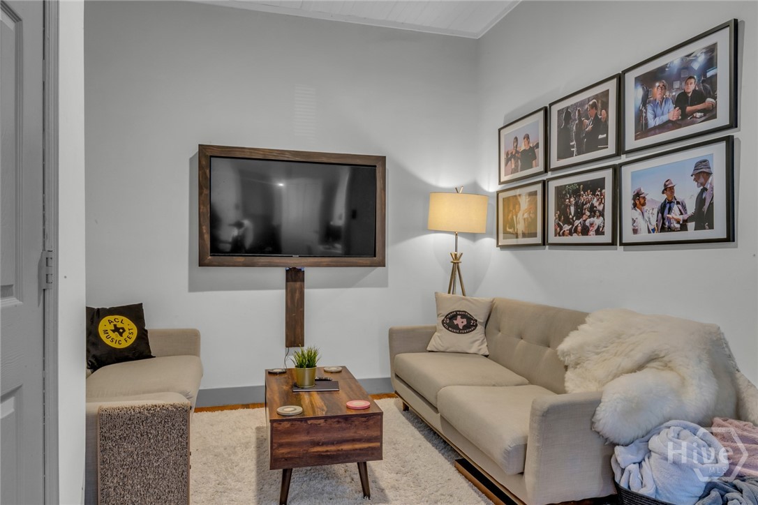 404 E Duffy Street Property Photo 18