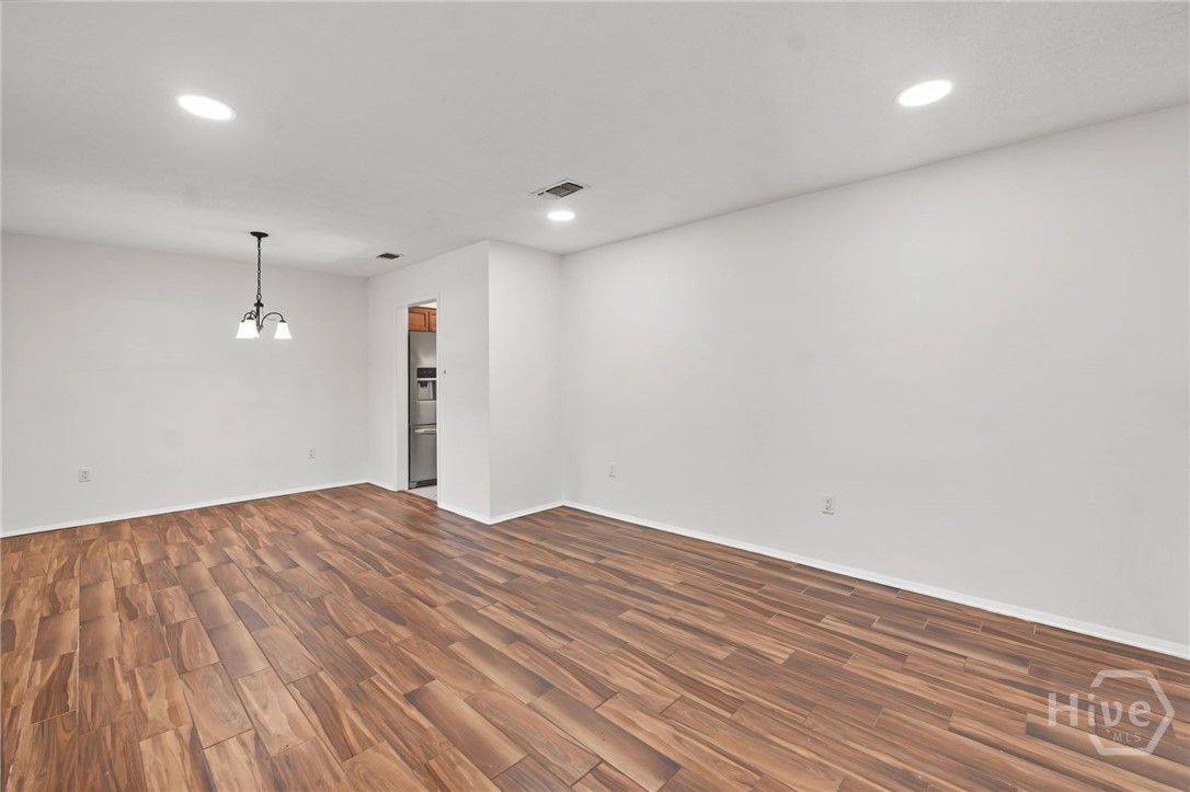 6 E Stillwood Circle Property Photo 8