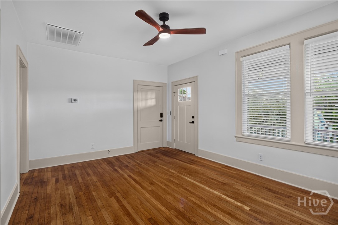 650 E 40th B Property Photo 11