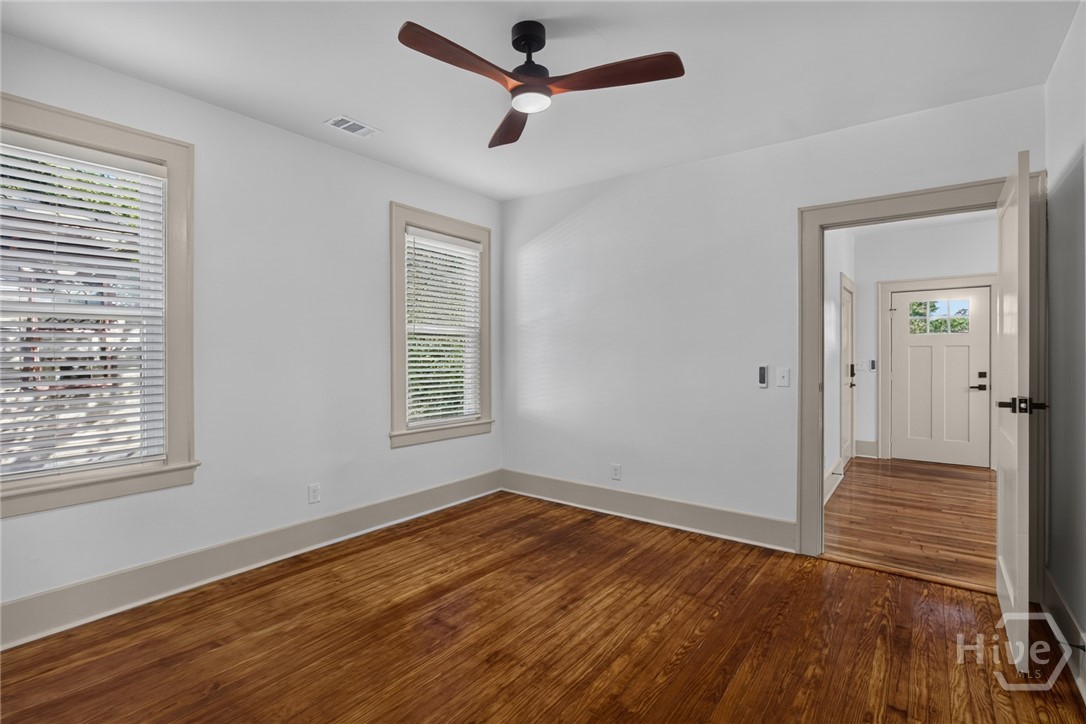 650 E 40th B Property Photo 27