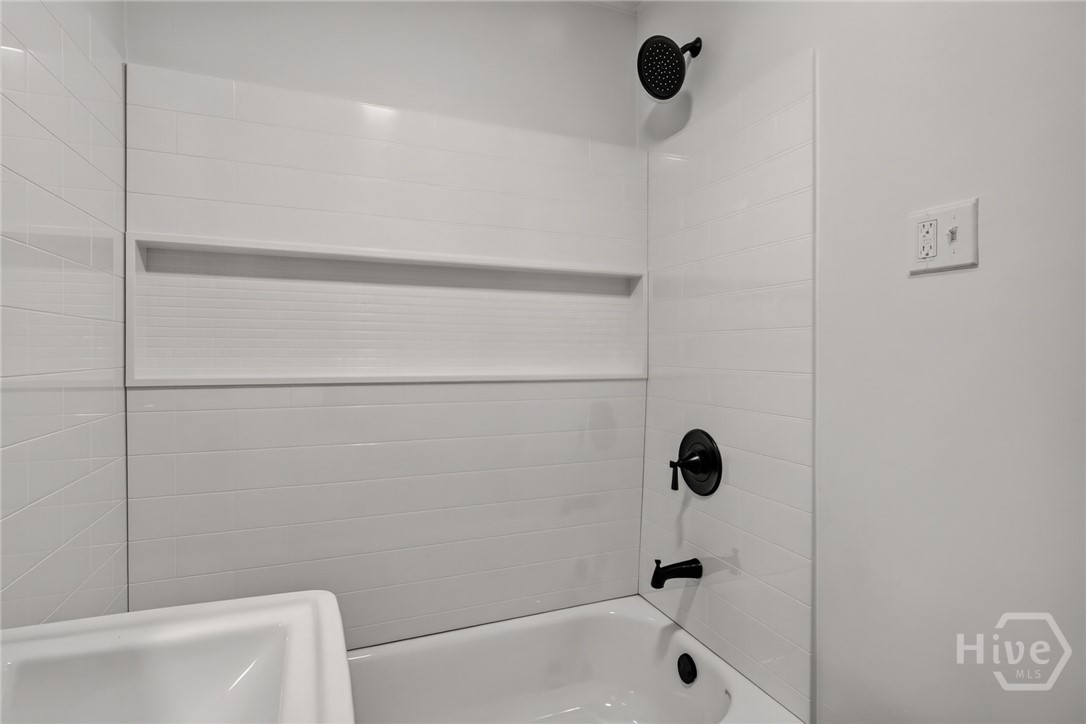 1230 E 55th Property Photo 12
