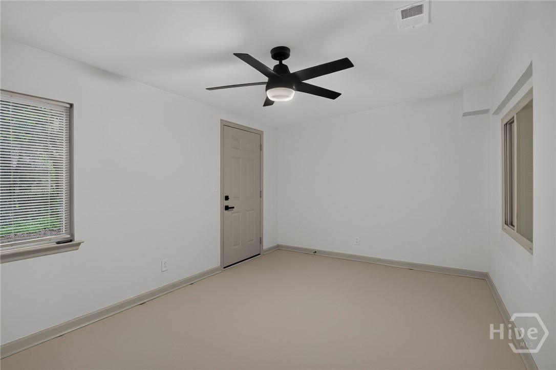 1230 E 55th Property Photo 18