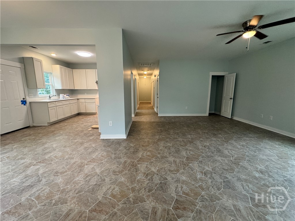 2418 Riviera Drive Property Photo 3