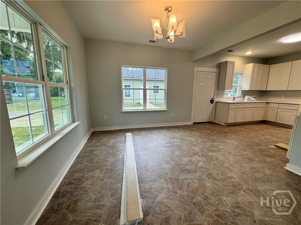 2418 Riviera Drive Property Photo 4