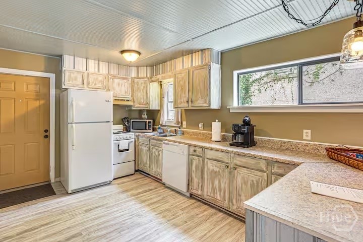 613 Tideland Drive Property Photo 4