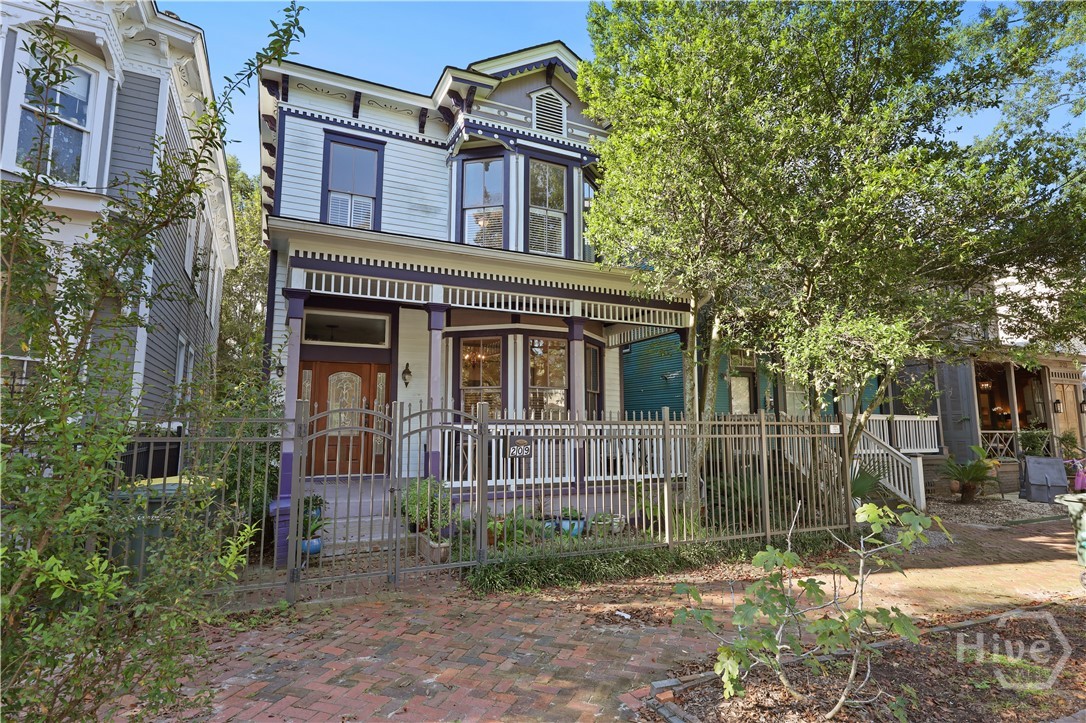 209 W 38th Street Property Photo 1