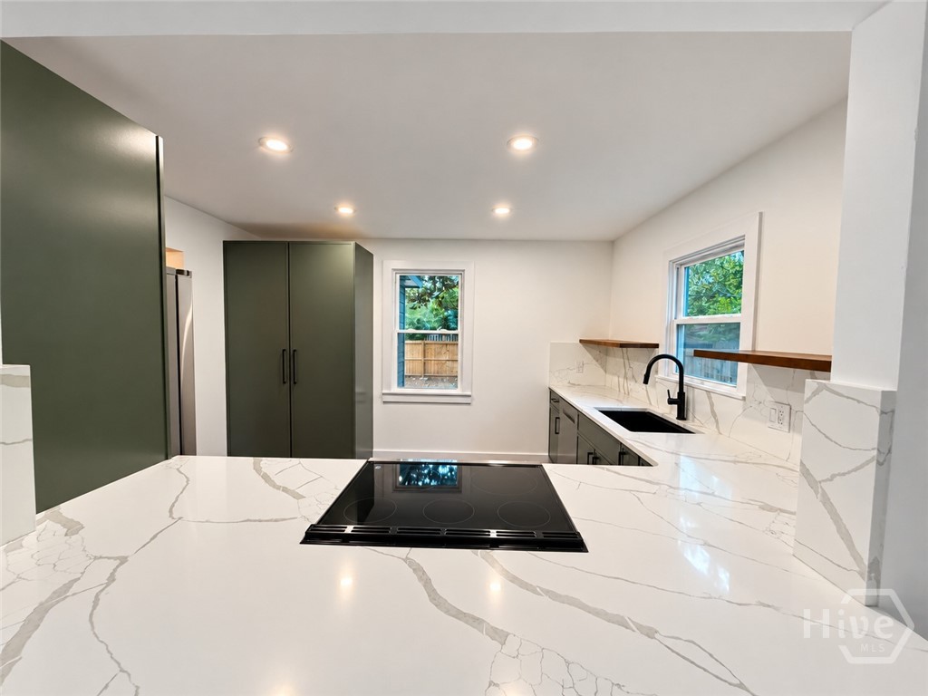 406 E 63rd Street Property Photo 4