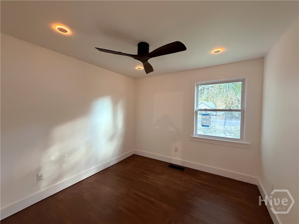 406 E 63rd Street Property Photo 23