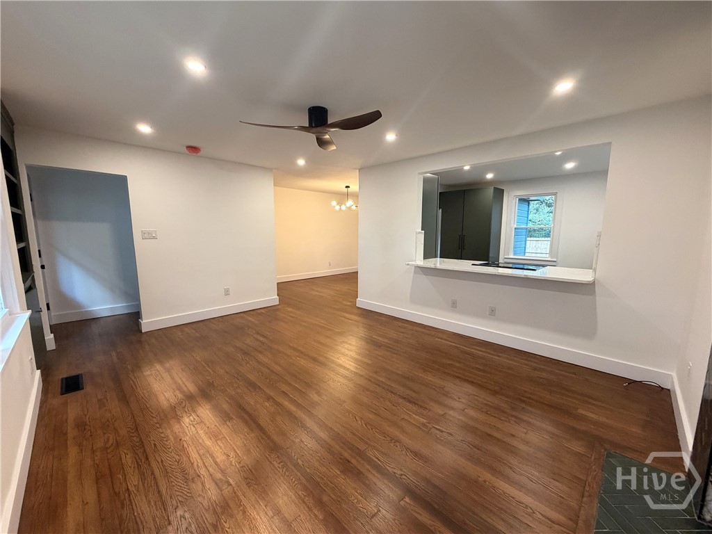 406 E 63rd Street Property Photo 24