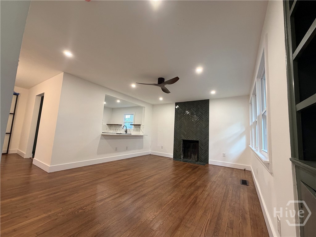 406 E 63rd Street Property Photo 27