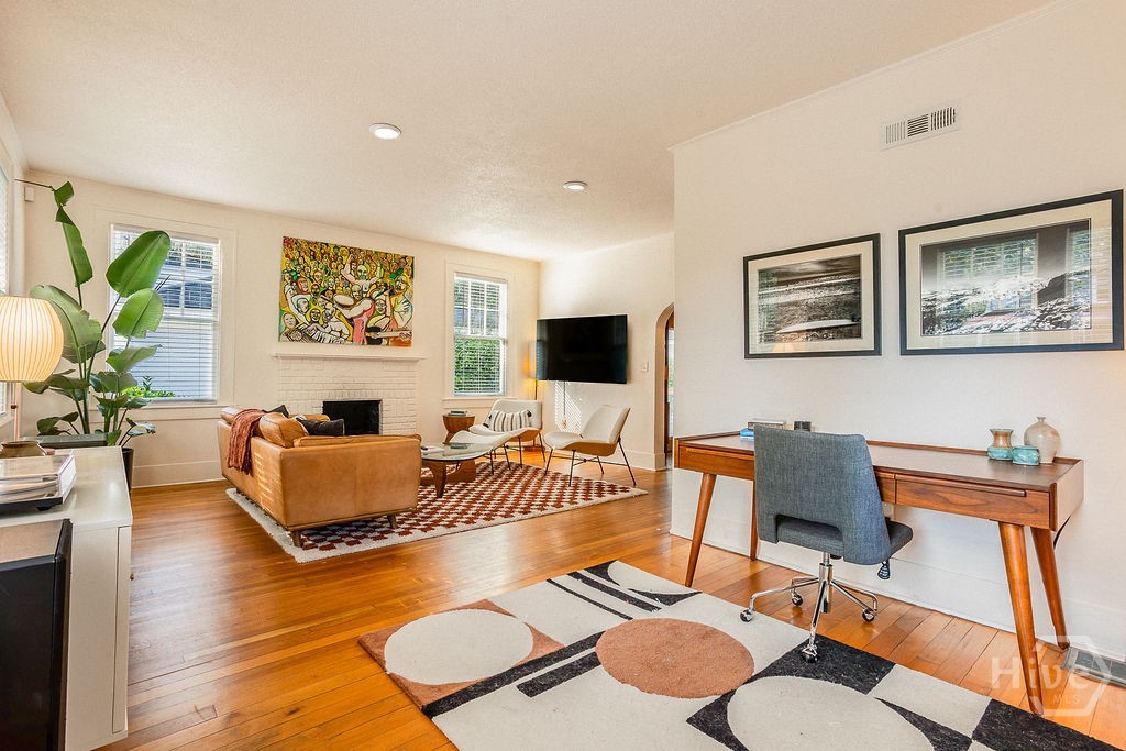 106 E 55th Street Property Photo 8