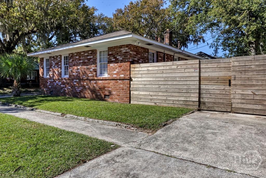 916 Maupas Avenue One And Two Property Photo 4