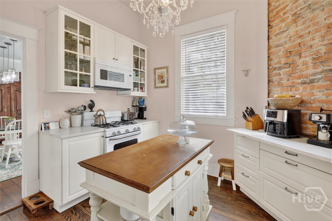 416 W 36th Street Property Photo 17