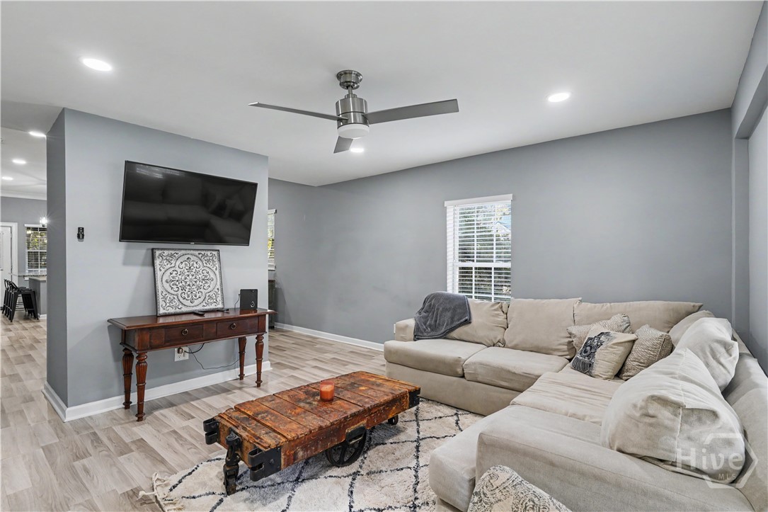 210 N Railroad Avenue Property Photo 5