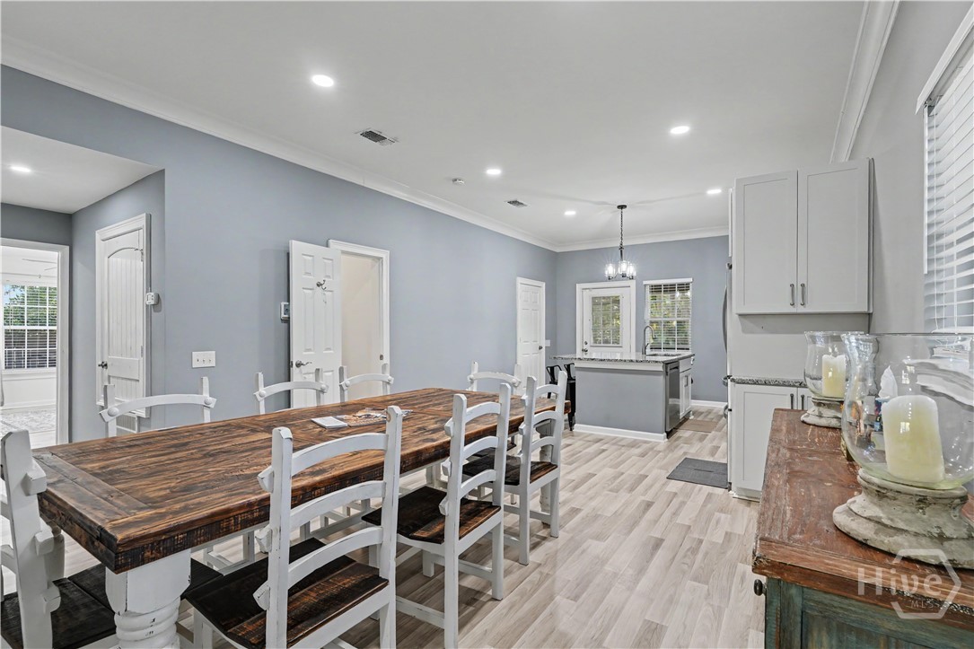 210 N Railroad Avenue Property Photo 8