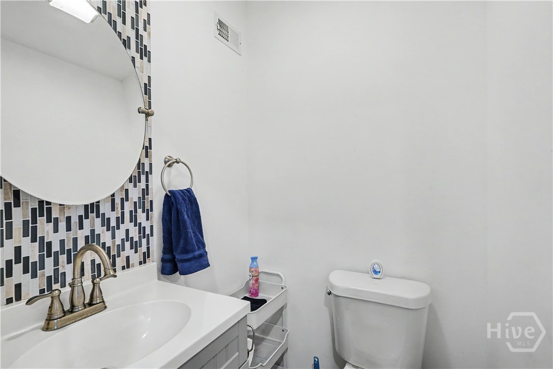 210 N Railroad Avenue Property Photo 12