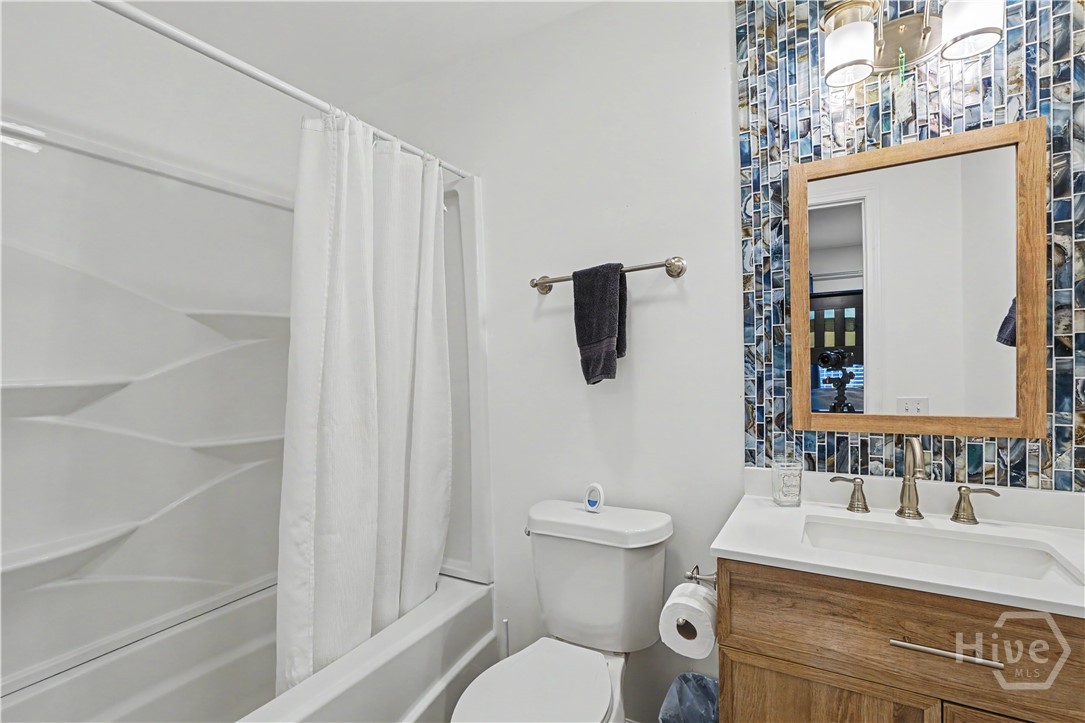 210 N Railroad Avenue Property Photo 15
