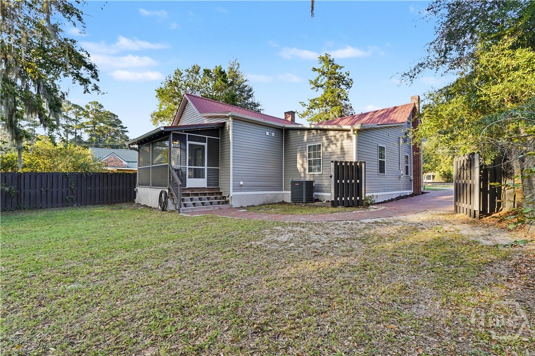 210 N Railroad Avenue Property Photo 34