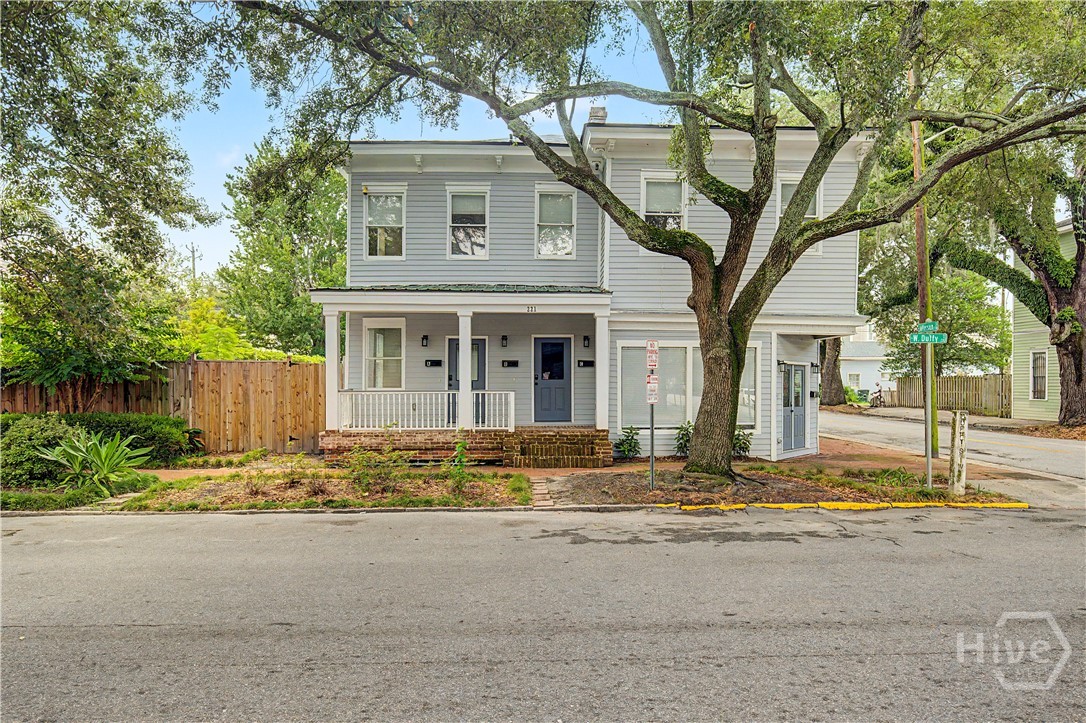 221 W Duffy Street Property Photo 2