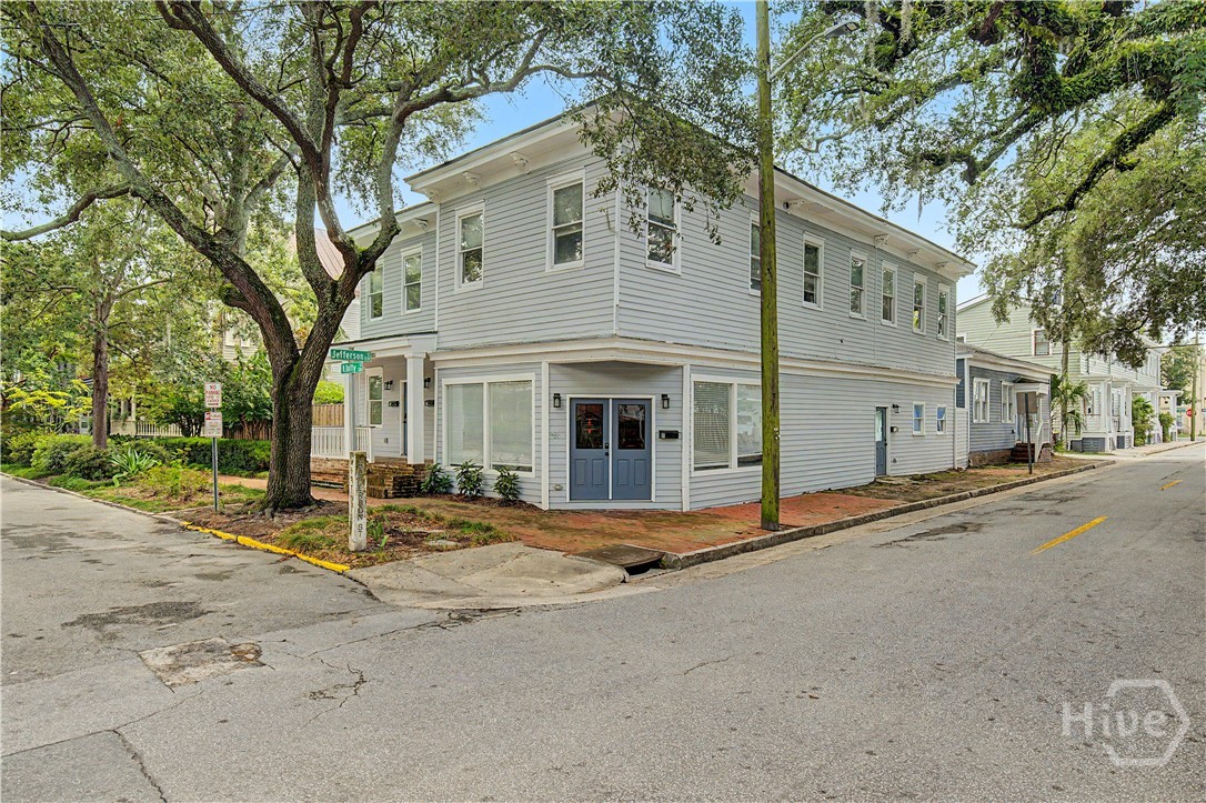 221 W Duffy Street Property Photo 3