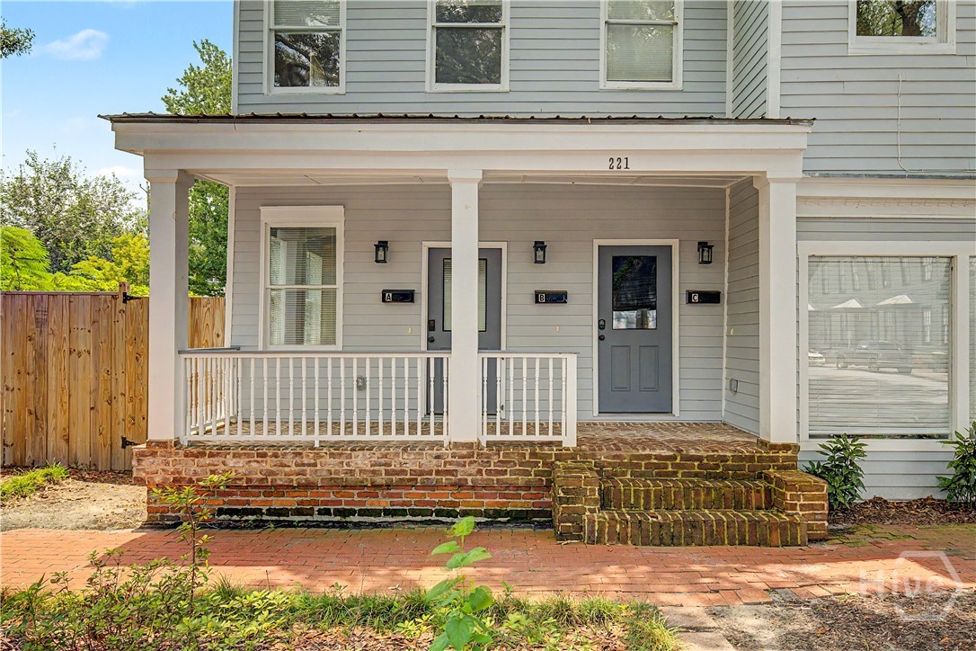 221 W Duffy Street Property Photo 7