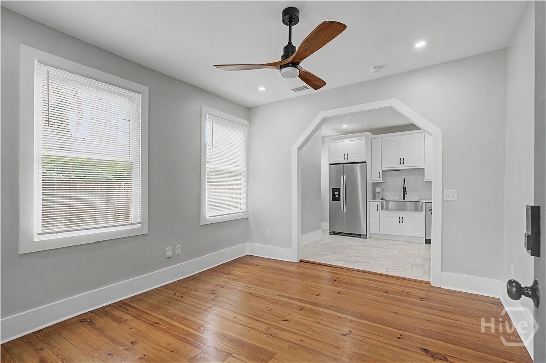 221 W Duffy Street Property Photo 8