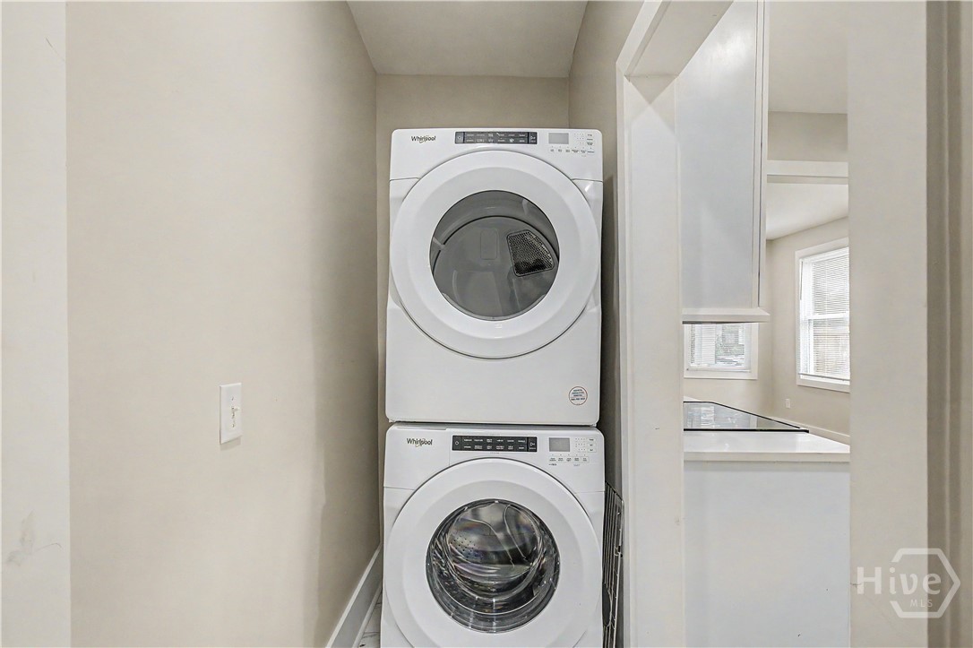 221 W Duffy Street Property Photo 14