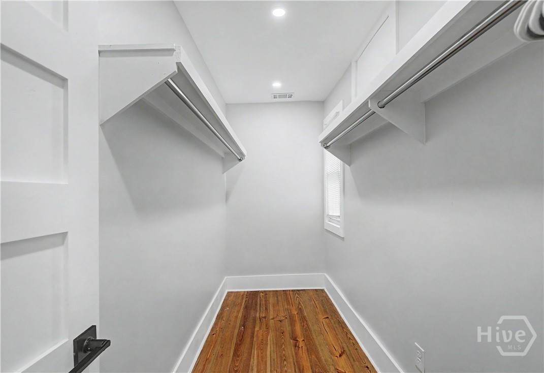 221 W Duffy Street Property Photo 21