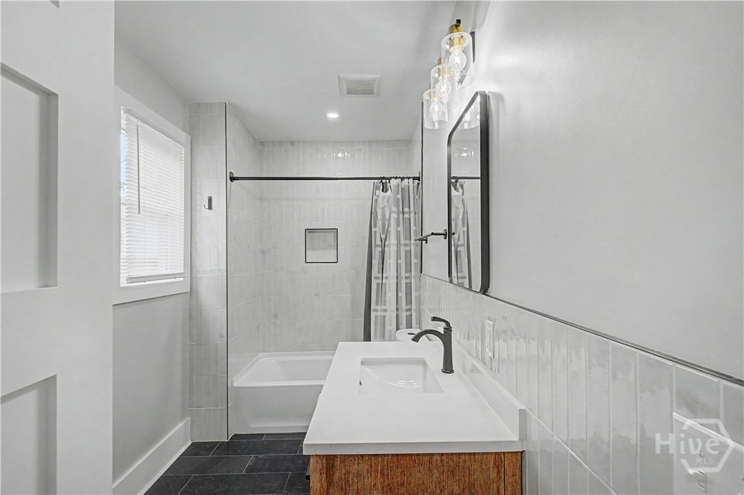 221 W Duffy Street Property Photo 22