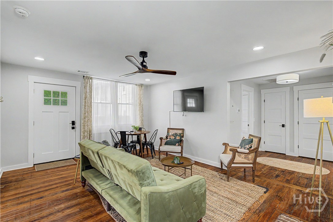 221 W Duffy Street Property Photo 31