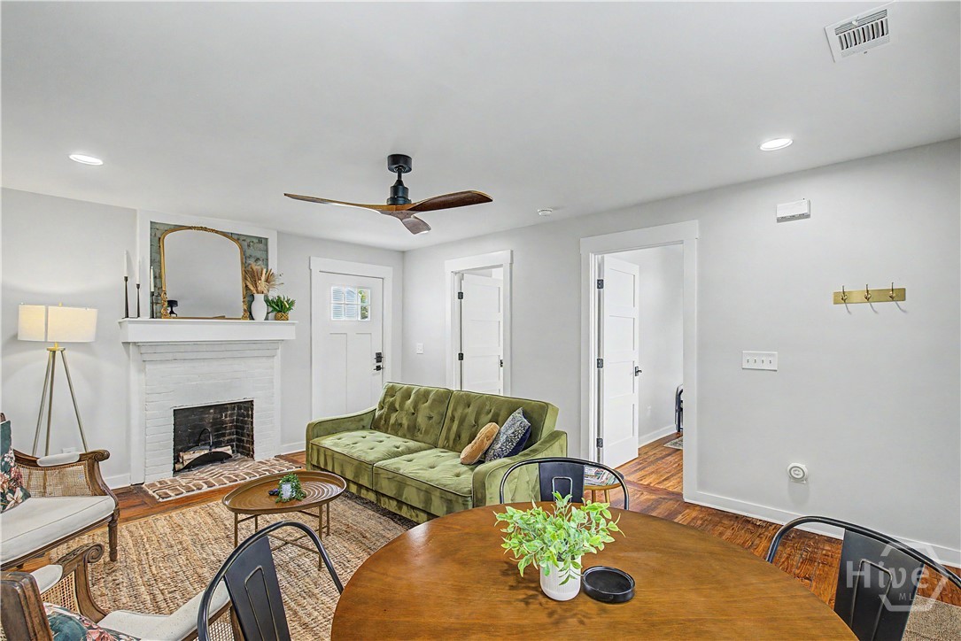 221 W Duffy Street Property Photo 32